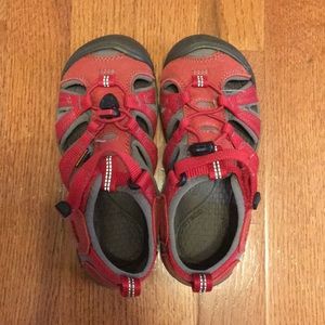 Boys size 13 Keen Seacamp sandal